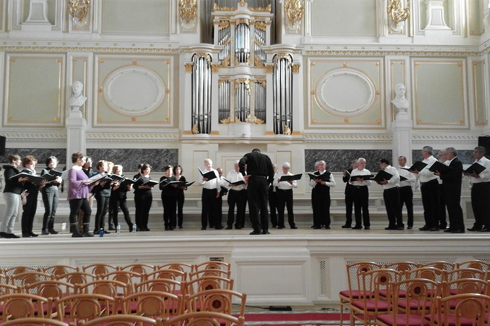 El coro de Ingenieros de Bilbao ensayando en la Capella San Petersburgo